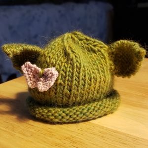Hand knit baby Yoda hat, newborn